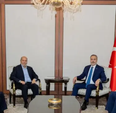Ministri i Jashtëm turk takohet me kreun e byrosë politike të Hamasit në Ankara