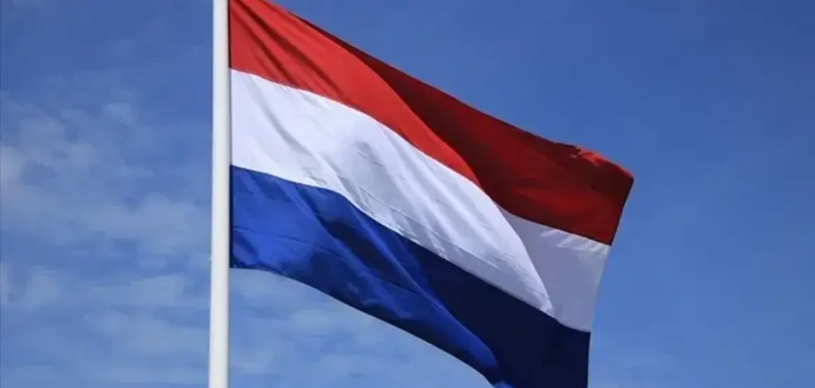 Holanda mbyll përkohësisht ambasadën në Kajro mes protestave për ndalimin e një shtetasi egjiptian