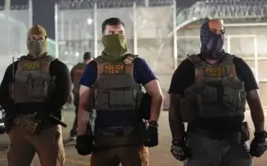 Agjencia amerikane e emigracionit ndalon në aeroport kineastin nga Kashmiri