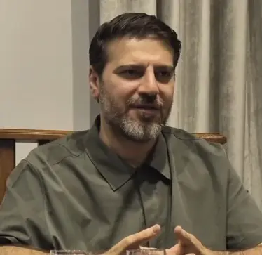 Sami Yusuf: Muzika duhet të zgjojë shpirtin, jo të shërbejë si propagandë