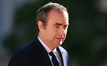 Kryeministri francez njofton dislokim “masiv” të forcave të sigurisë për protestat e fundjavës