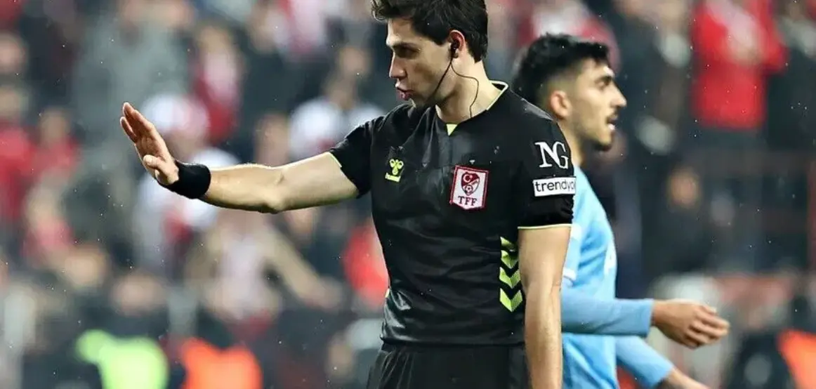 Arbitri turk Mehmet Turkmen do të gjykojë ndeshjen Shqipëri-San Marino në Ligën e Kombeve