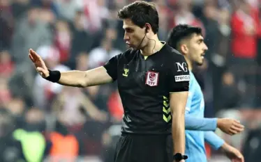 Arbitri turk Mehmet Turkmen do të gjykojë ndeshjen Shqipëri-San Marino në Ligën e Kombeve
