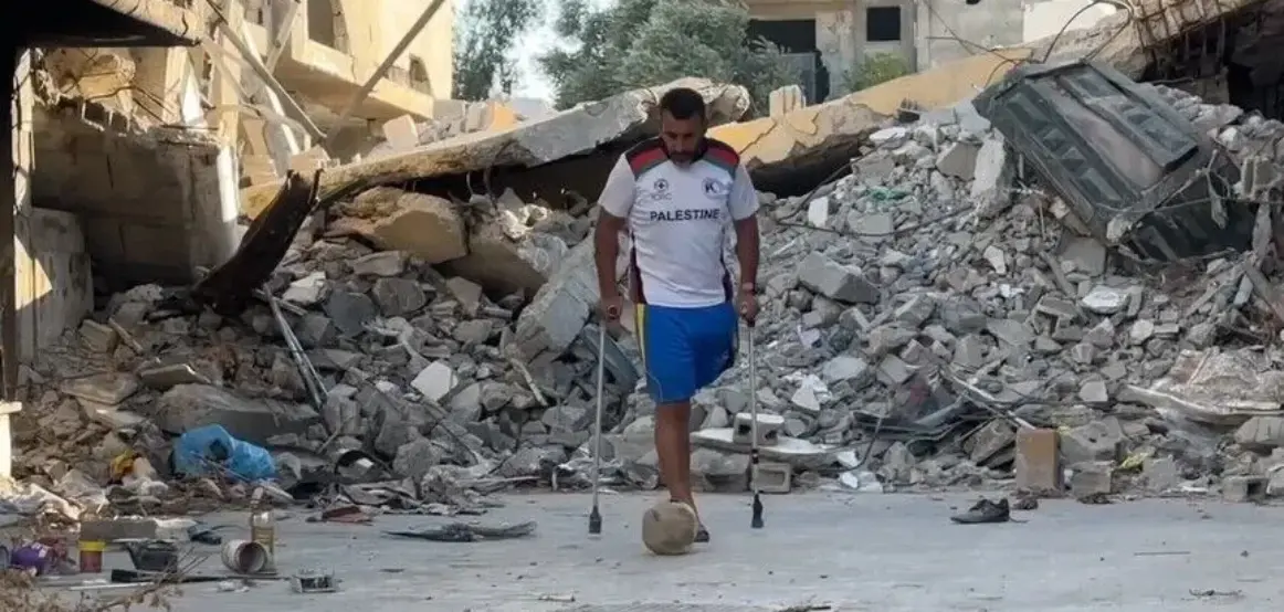 Humbi këmbën në një sulm izraelit, 13-vjeçari palestinez nuk dëshiron të heqë dorë nga futbolli