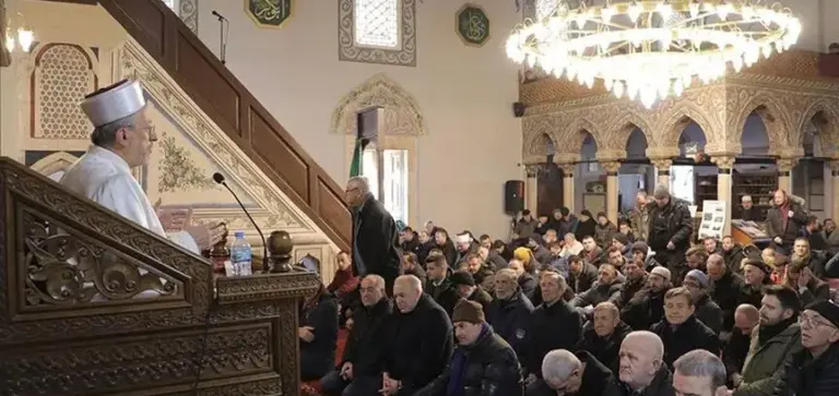 Nga xhamitë e Kosovës u bëhet thirrje shqiptarëve të Luginës së Preshevës të votojnë për “Koalicionin Shqiptar”