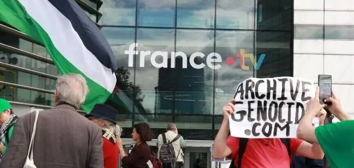 Transmetuesi publik francez heq dorë nga plani për të përdorur kompaninë izraelite për program politik