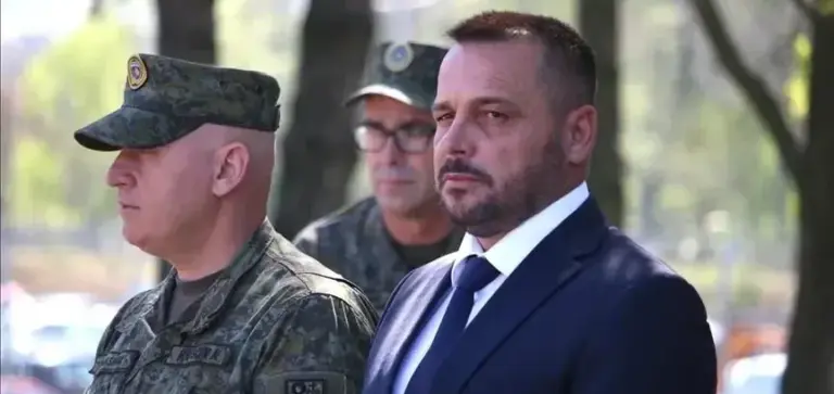 Ministri Maqedonci: Serbia ka 48 baza ushtarake dhe të xhandarmërisë pranë kufirit me Kosovën