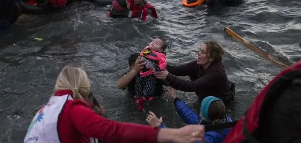 BE-ja jep dritën jeshile përfundimtare për rregulla më të rrepta për migrantët dhe qendrat e kthimit