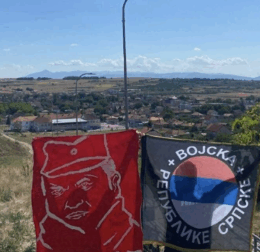 Flamuj me Ratko Mlladiqin mbi protestën në Prishtinë? Dyshohet për plan nga Graçanica